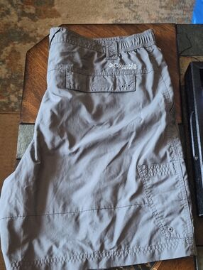 Columbia Light Gray Men's Cargo Shorts Size 40